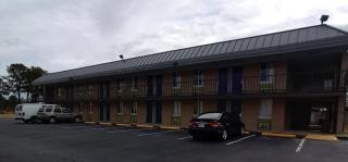 Travelodge by Wyndham Petersburg - Petersburg - 0