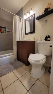 Adorable modern guesthouse with full kitchen - Encino - 8