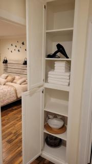 Adorable modern guesthouse with full kitchen - Encino - 7
