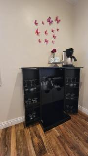 Adorable modern guesthouse with full kitchen - Encino - 3