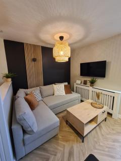 Modern 1 bed apartment next to beach and golf course - 0