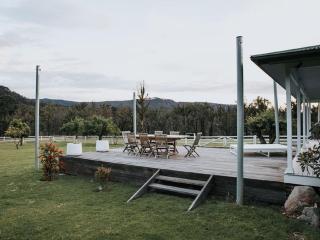 The Hamilton Kangaroo Valley - 1