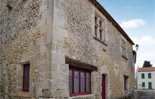 Nice Home In Saint-Jean-D'angle - 1