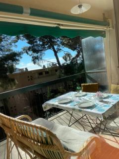 Charmant T3 au milieu des pins, terrasse sud, vue mer, plage à pieds, fibre et garage privé inclus - Les Lecques - 0