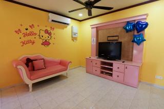 Kitty Wonderland Lot 2950 - 2