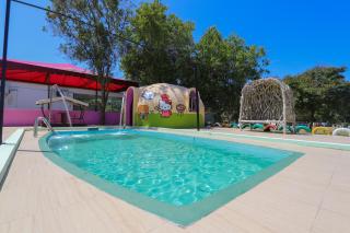 Kitty Wonderland Lot 2950 - 6