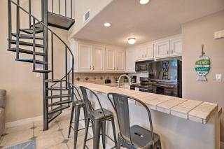 Idyllic Montgomery Condo with Pool and Lake View! - 9