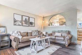 5 minutes to downtown and just minutes to military and hospitals - 8