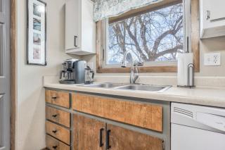 5 minutes to downtown and just minutes to military and hospitals - 3