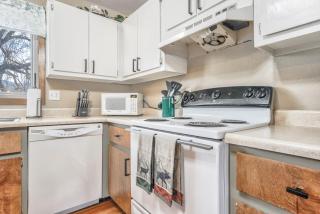 5 minutes to downtown and just minutes to military and hospitals - 2