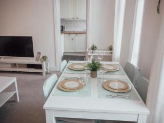 Immaculate luxury apartment 700 mtrs from the beach - Bournemouth - 3