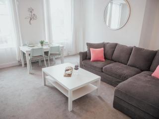 Immaculate luxury apartment 700 mtrs from the beach - Bournemouth - 1