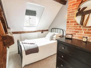 4 Masons Court - 1