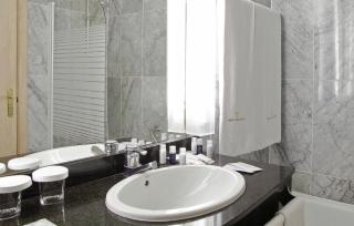 Hotel Tres Reyes Pamplona - 9