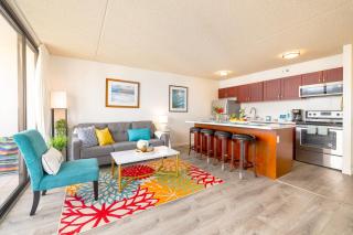 Waikiki escape with lanai, pool & beach access - 0