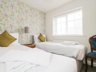 Swan Cottage - 1
