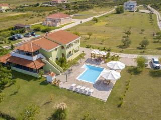 Spacious apartment with swimming pool - Ljubač - 6