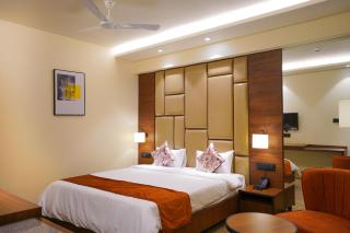 Hotel El Magnifico - Surat - 8