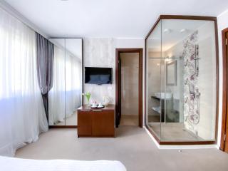 Luka de Luka Suites - 8