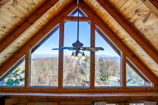 Little Cub Retreat Mtn View, Hot Tub, Indoor Pool - Gatlinburg - 4