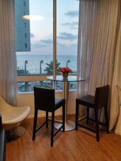 Yellow Gordon Beach Apartment - 3