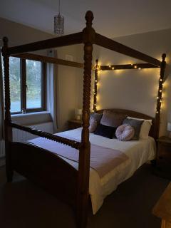 Secluded hilltop hideaway! - Westport - 0