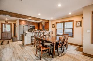 Wendall Square Downtown Townhome: Views w/ Hot Tub - 1