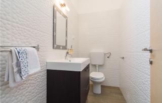 4 Bedroom Lovely Home In Kapelica - Raša - 1