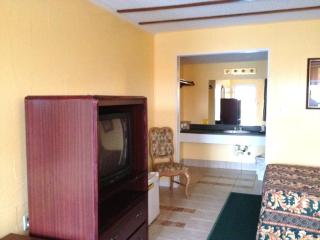 Holiday Motel - Hugo - 1