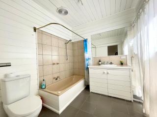 Capelink Beach House-Atop Prestigious Oliver's Hill - 2