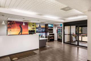 Clarion Pointe Forsyth I-75 - 2