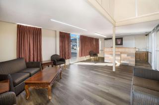 Rodeway Inn - - 5
