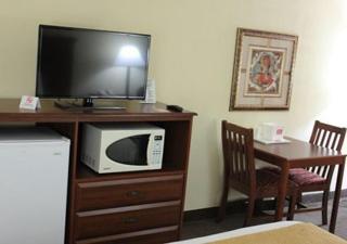 Econo Lodge Andrews AFB - 9