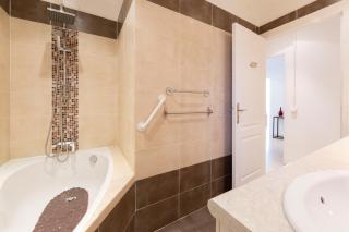 Robert Soleau bright design flat center of Antibes - 5