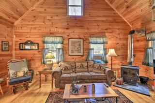 Peaceful Mountain City Cabin with Porch and Fire Pit - Mountain City - 5