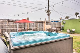 Walkable Galveston Apartment with Hot Tub Access - 0