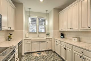 Lake Keowee Resort Condo Waterfront Balcony - 2