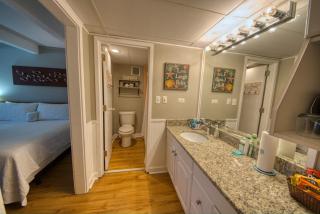 Waterway View Studio 2 w/ Pool, 1 mile to Wrightsville Beach - Wilmington - 3
