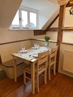 Stunning 2 Bedroom Flat in a Central Location - 8