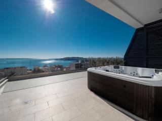 Horizon Two bedroom Penthouse with Hot tub - 8