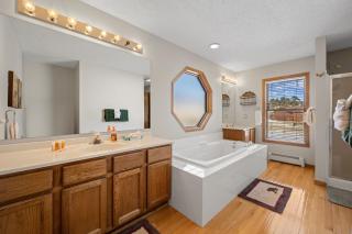 Lily Mountain Lodge - Amazing Mountains Views, Private Hot Tub, Great Location - 4