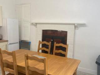 8 Bedroom House For Corporate Stays in Kettering - 4