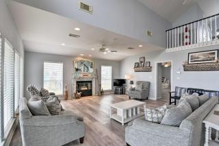 Oceanfront Galveston Home - Walk to Beach! - Galveston - 5