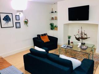 Contemporary large apartment in an ideal location - Bath - 0