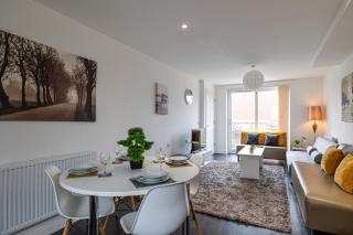Stanley Sparkle Stays - 4BRooms, 4Beds, Prkg, Wifi - 0
