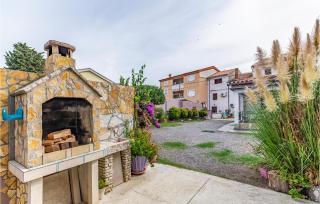Stunning Apartment In Premantura - Premantura - 9