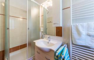 Awesome Home In Vodnjan With Kitchen - 2