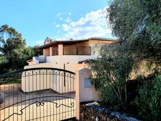 Villa Scogliera - Appartamenti con veranda a circa 700 mt dalla spiaggia di Fuile e Mare - Cala Liberotto - 2