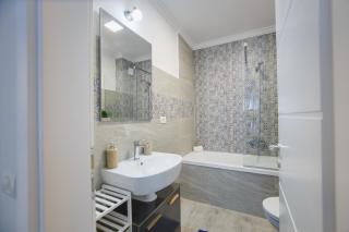 Retreat to a Stylish Home at West Residence - Oradea - 6