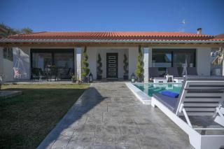 6 Bed Villa - Sleeps 15 - Pets - Pool - Jacuzzi - 0